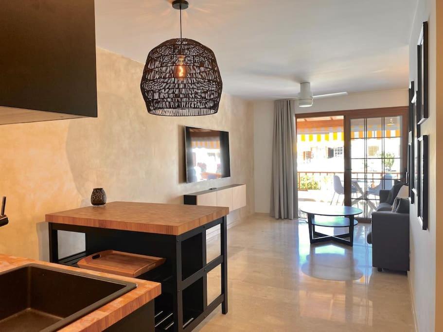 Stylish & Modern 1 Bedroom Suite On Frontline Of Playa Del Duque Costa Adeje  Exterior foto